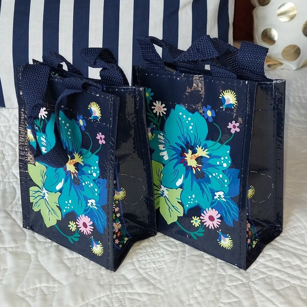 * Vera Bradley Colorful Floral, 4 Pc Heavy Duty Gift Bag Set, NEW